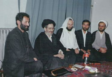 از راست: ناشناسان، کریستین بونو (یحیی علوی)، سید جلال الدین میری آشتیانی و ناشناس
